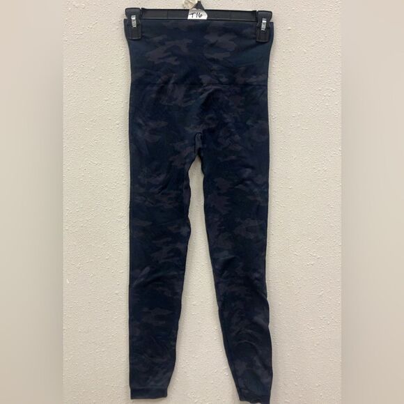 Spanx seamless Camouflage full length Leggings size small - Picture 2 of 2